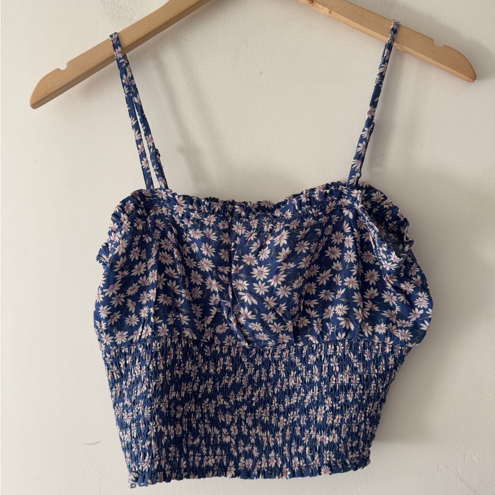 American Eagle Women's Blue‎ and White Floral Smocked Baggy Crop Top